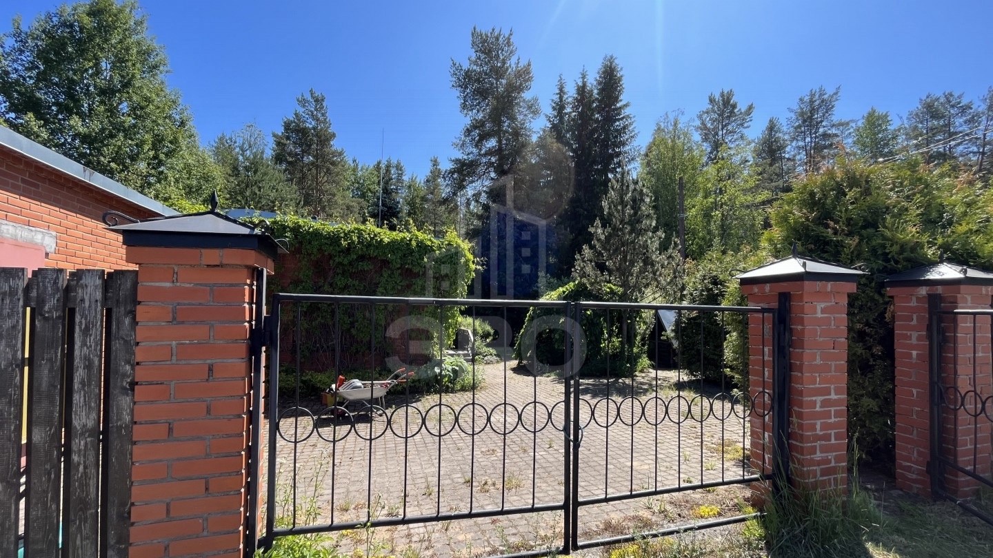 Загородный дом в посёлке Репино среди вековых елей — кейс сложной продажи с восстановлением документов из архива суда Выборга и решением спора о границах участка