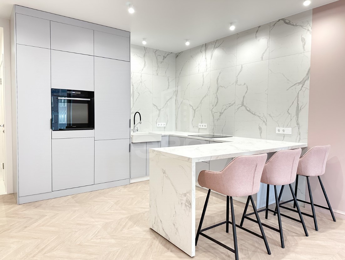 Семья обменивает старую квартиру на новостройку в центре Санкт-Петербурга с помощью услуги трейд-ин от агентства недвижимости ЭВО