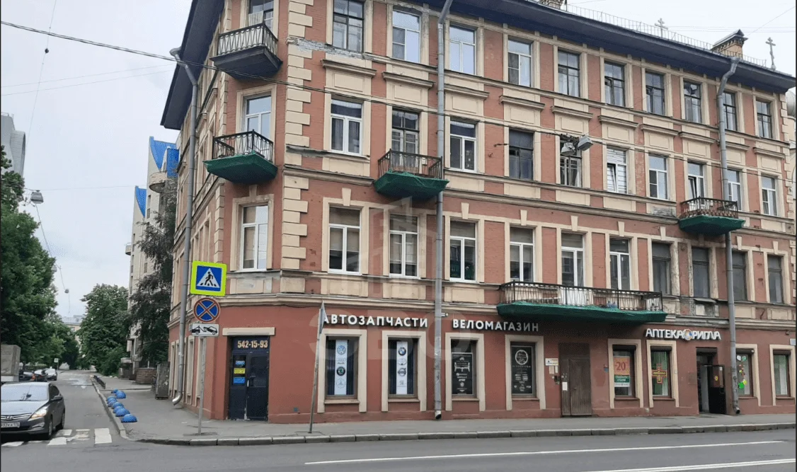 Продать коммерческое помещение в Санкт-Петербурге