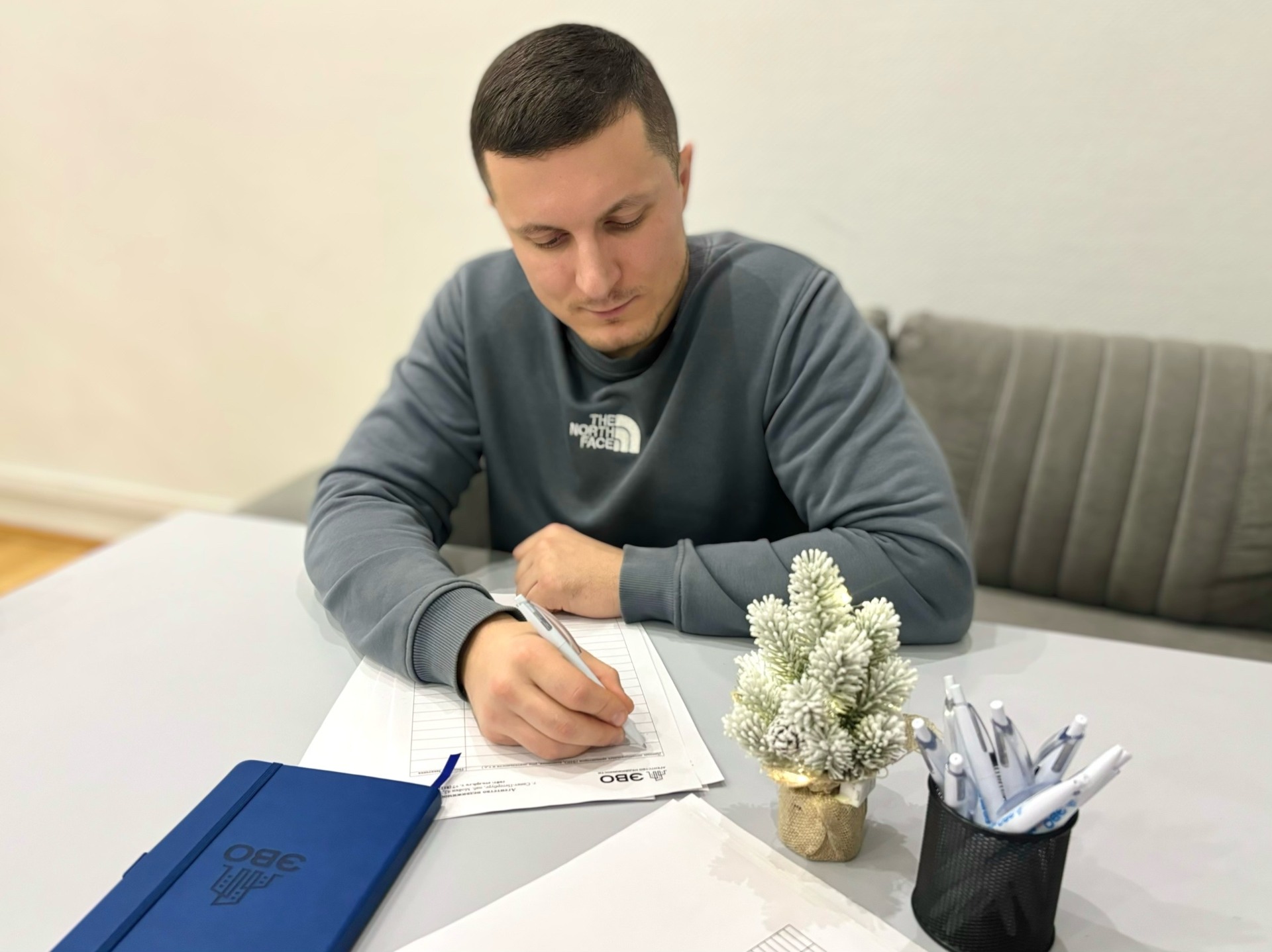 продажа квартиры в Санкт-Петербурге в офисе агентства недвижимости ЭВО