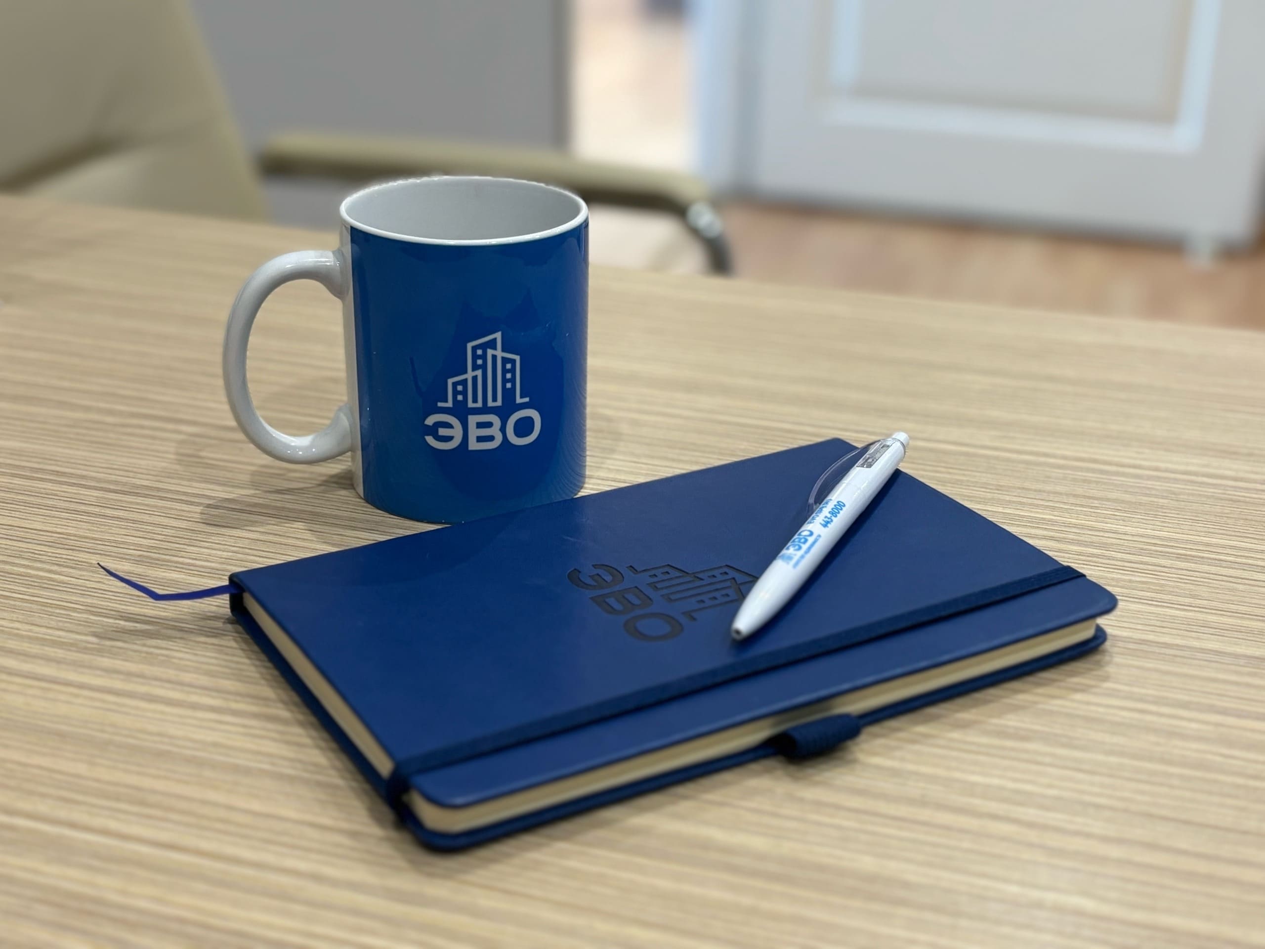 Gроверка документов на квартиру в агентстве недвижимости ЭВО в Санкт-Петербурге