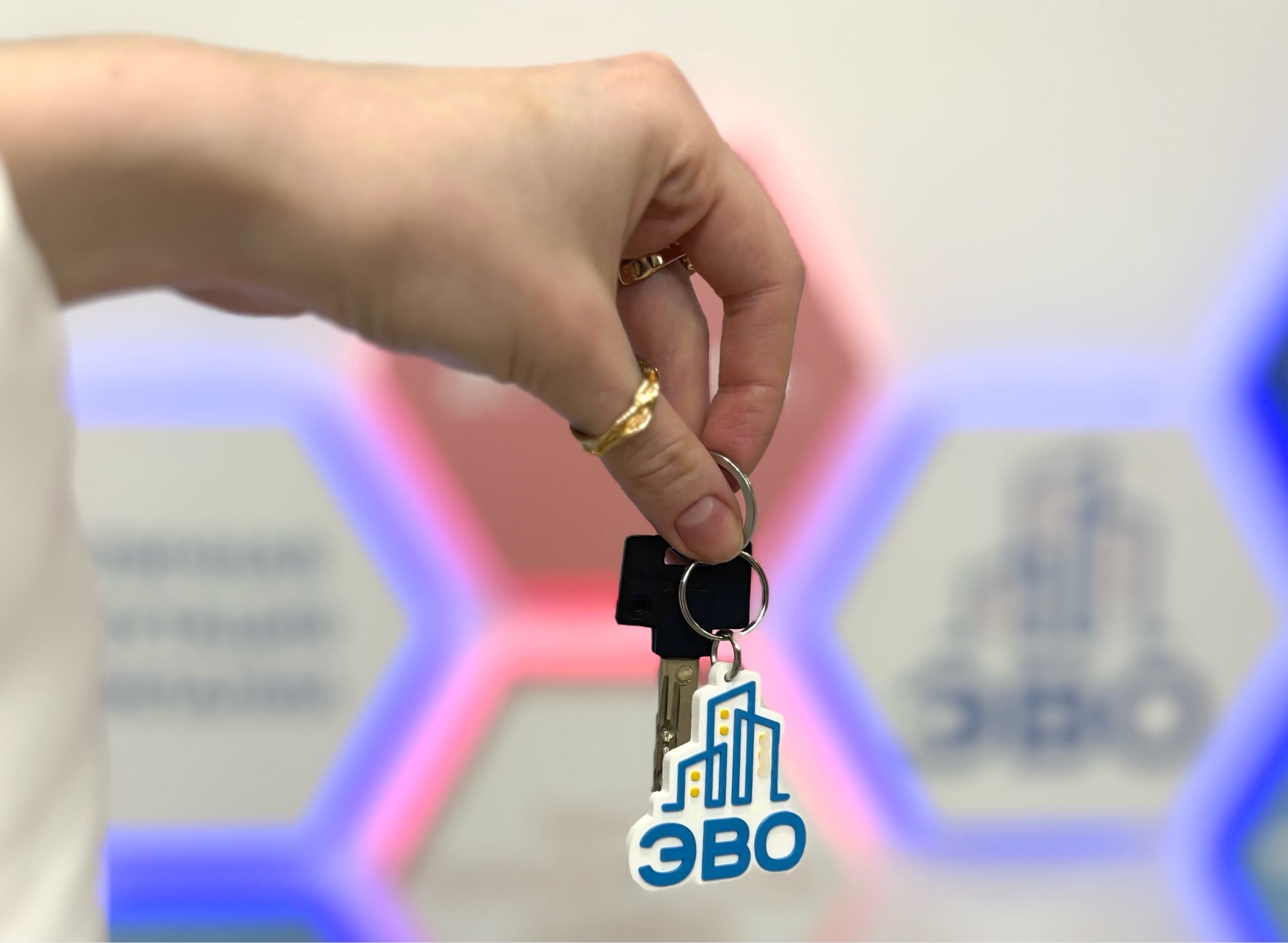 Проверка документов на квартиру перед сделкой в агентстве недвижимости ЭВО в Санкт-Петербурге