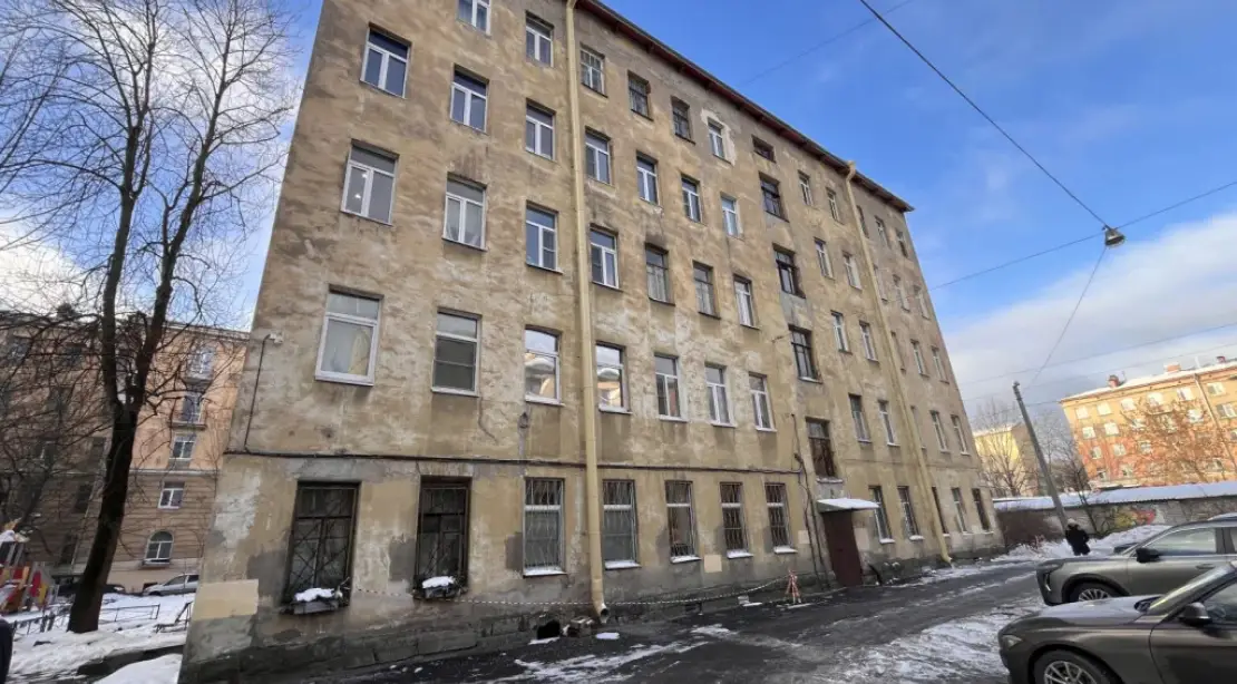 Трехкомнатная квартира в старом фонде у метро Лесная, Санкт-Петербург, после юридической подготовки к сделке