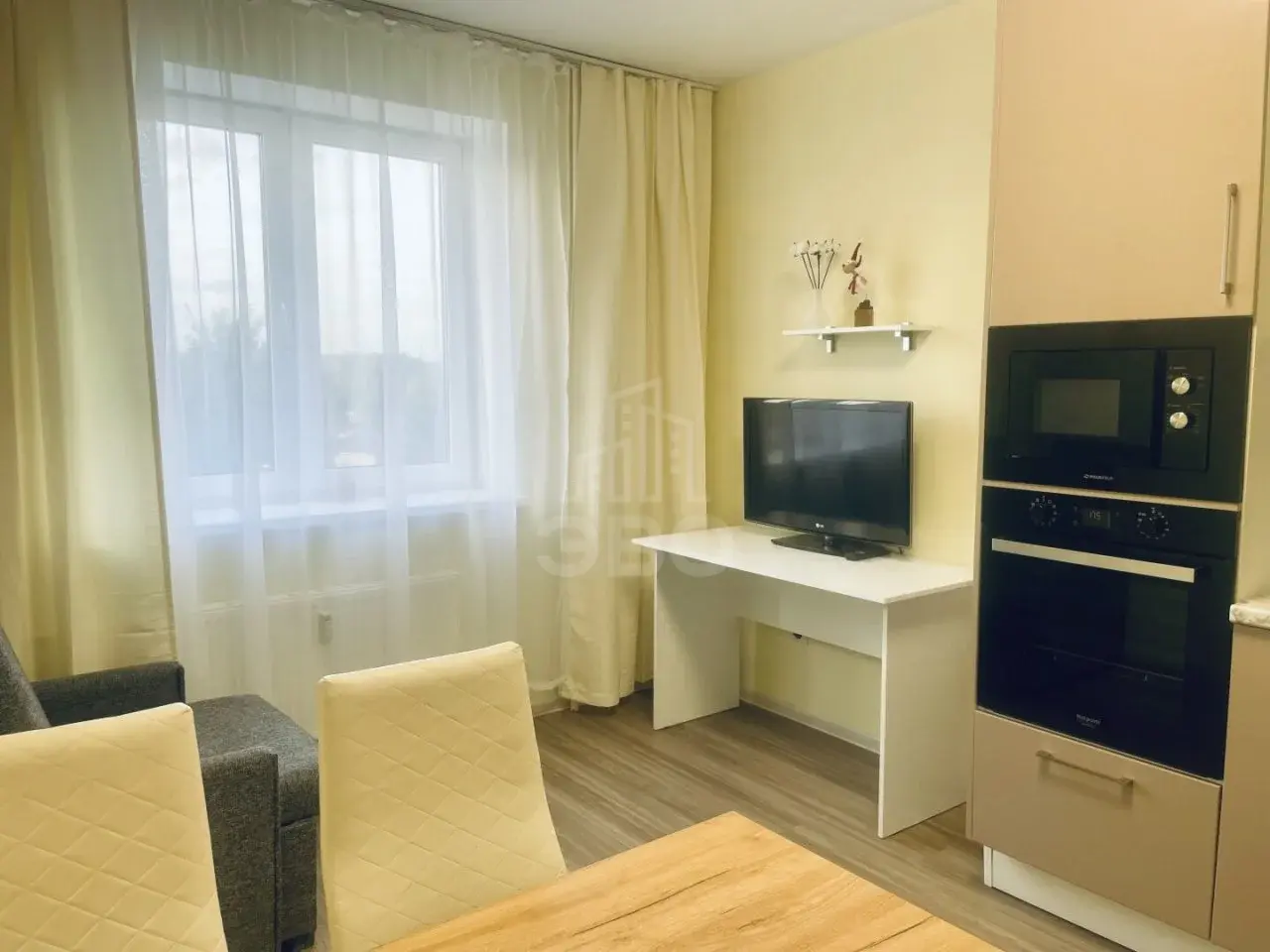 трехкомнатная квартира в Санкт-Петербурге по адресу: Шишкина ул., 309, к 1, строение 1