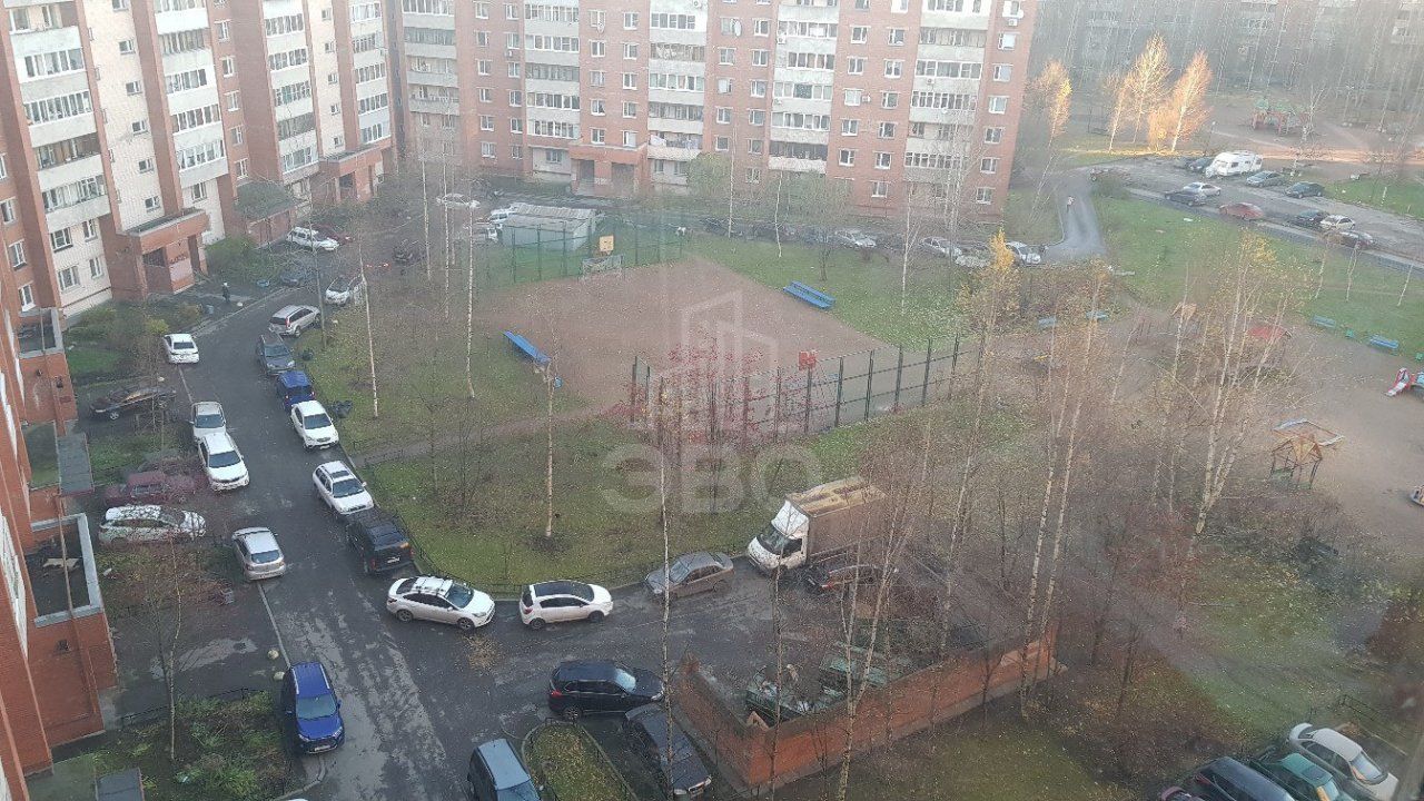 трехкомнатная квартира в Санкт-Петербурге по адресу: Ильюшина ул., 15