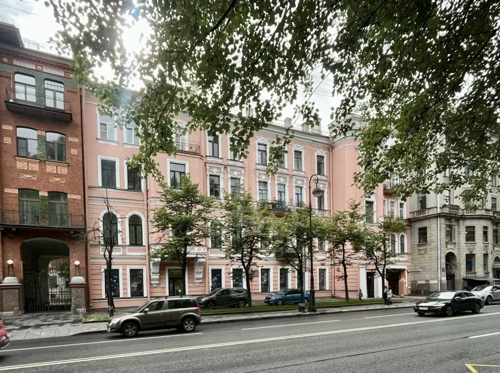 четырехкомнатная квартира в Санкт-Петербурге по адресу: Каменноостровский проспект, 24