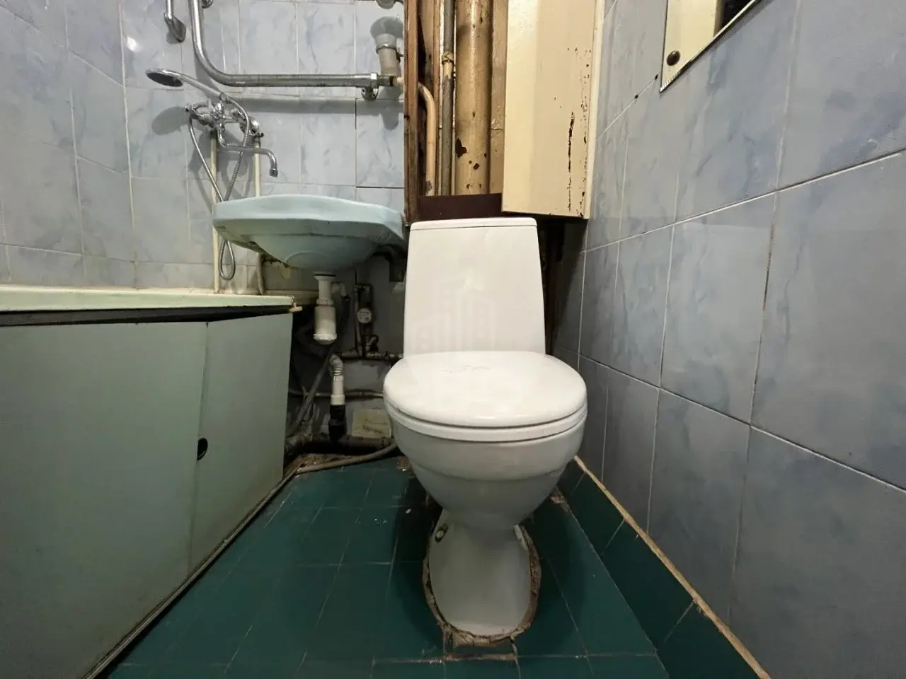 трехкомнатная квартира в Санкт-Петербурге по адресу: Лёни Голикова ул., 42