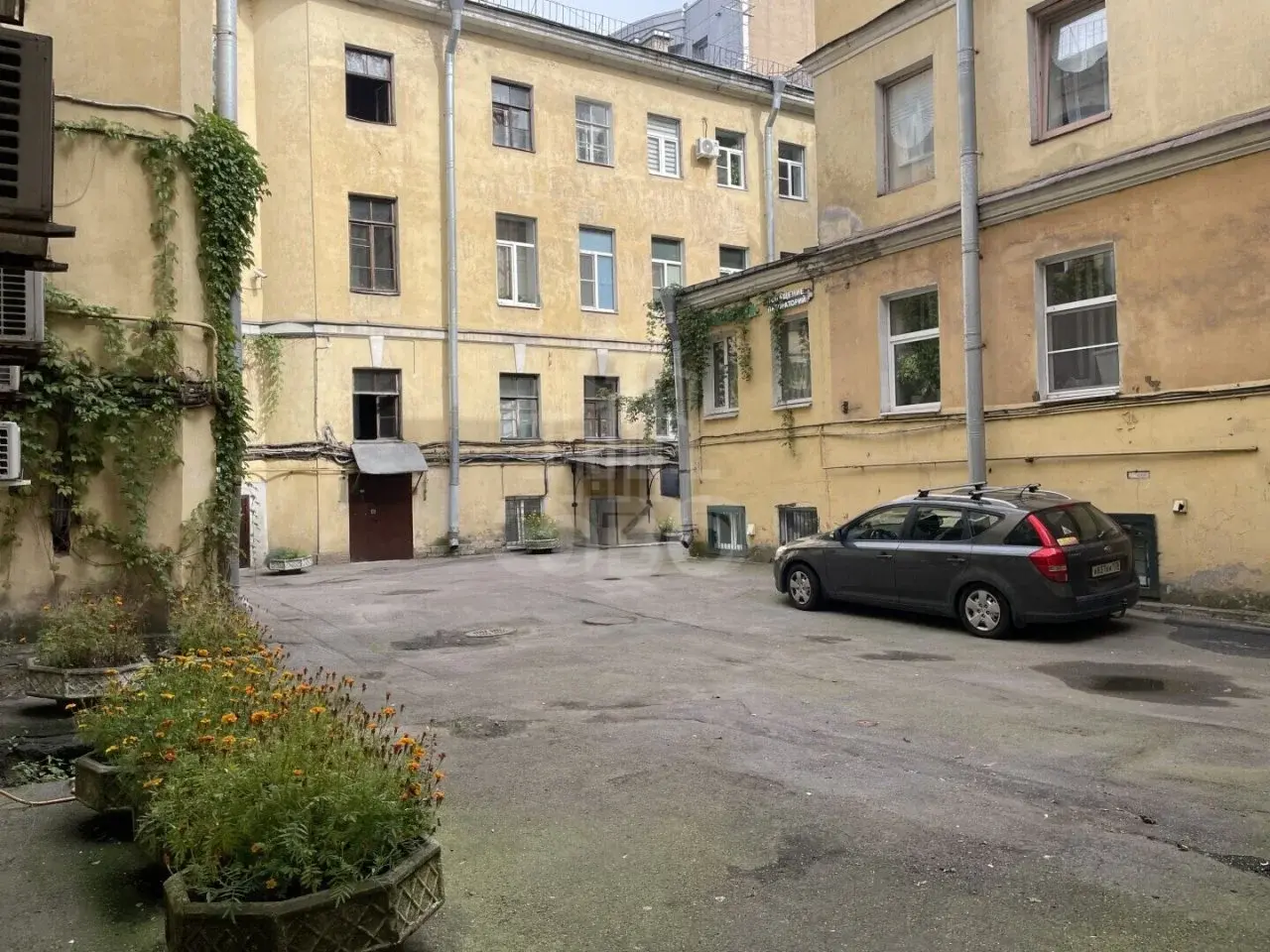 трехкомнатная квартира в Санкт-Петербурге по адресу: Реки Фонтанки наб., 102