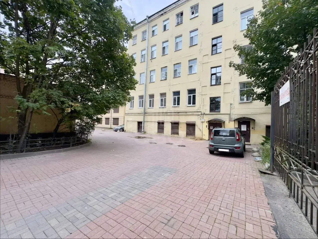 четырехкомнатная квартира в Санкт-Петербурге по адресу: Невский проспект, 106, литера Ж