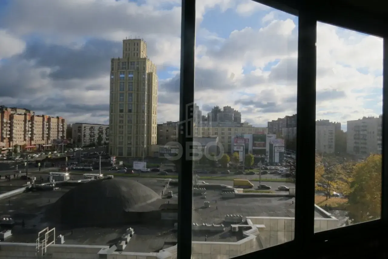 трехкомнатная квартира в Санкт-Петербурге по адресу: Гражданский пр-кт., 116, к.5
