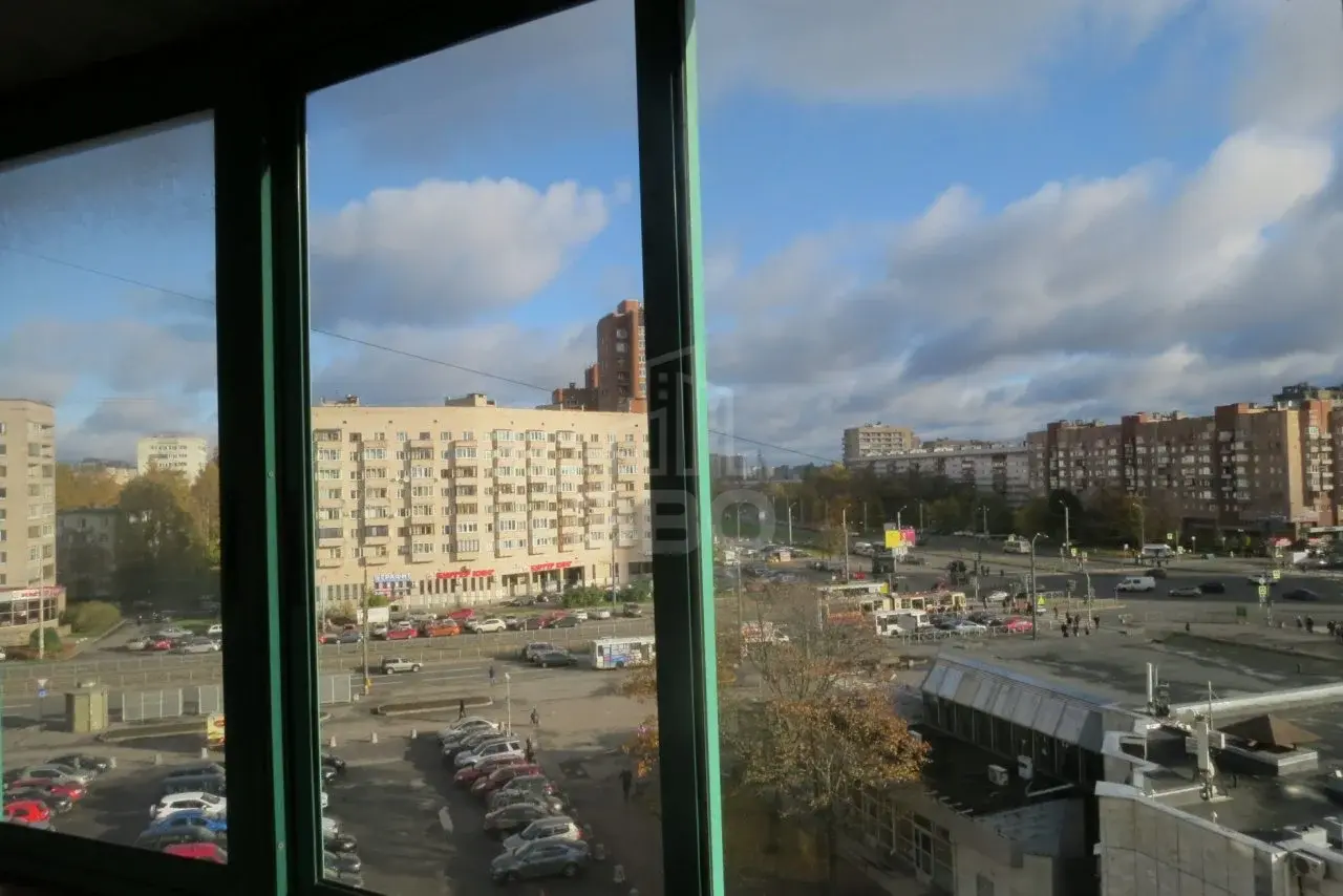 трехкомнатная квартира в Санкт-Петербурге по адресу: Гражданский пр-кт., 116, к.5