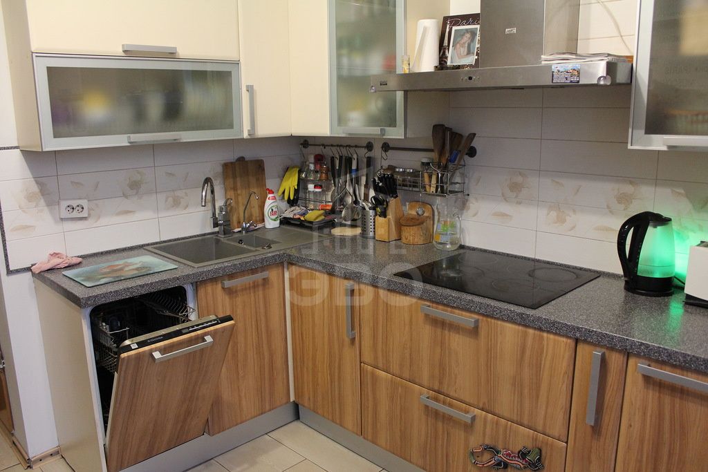 трехкомнатная квартира в Санкт-Петербурге по адресу: Школьная ул., 88, к.2