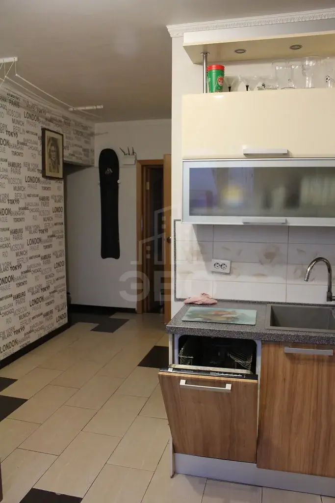 трехкомнатная квартира в Санкт-Петербурге по адресу: Школьная ул., 88, к.2
