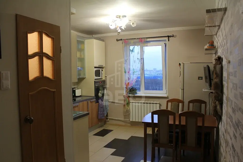 трехкомнатная квартира в Санкт-Петербурге по адресу: Школьная ул., 88, к.2