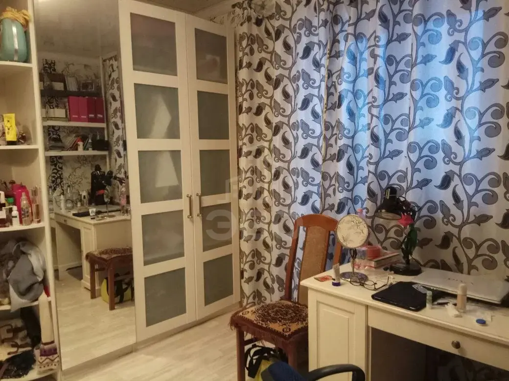 трехкомнатная квартира в Санкт-Петербурге по адресу: Школьная ул., 88, к.2