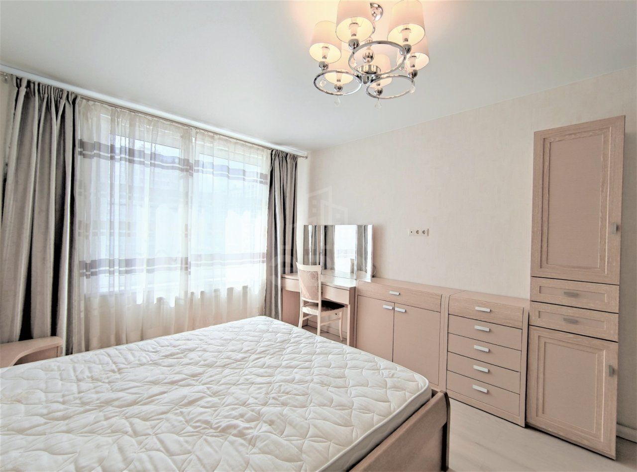 двухкомнатная квартира в Санкт-Петербурге по адресу: Кременчугская ул., 13, к 1