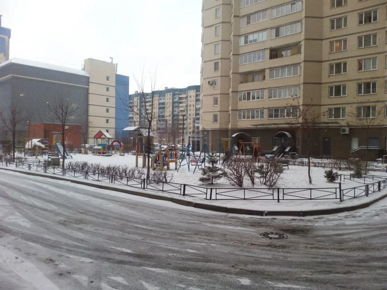 трехкомнатная квартира в Санкт-Петербурге по адресу: Сизова пр-кт., 25