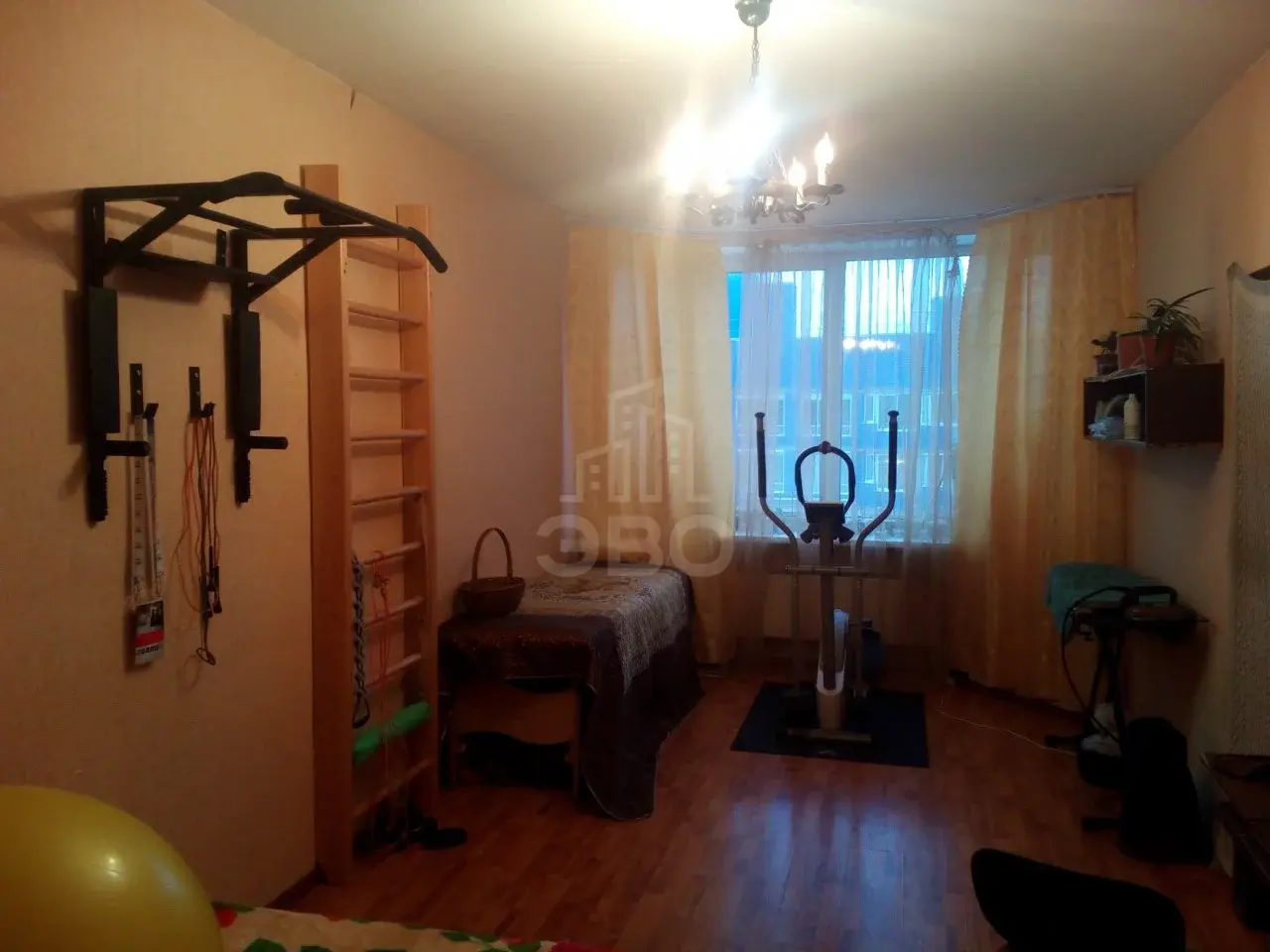 трехкомнатная квартира в Санкт-Петербурге по адресу: Сизова пр-кт., 25