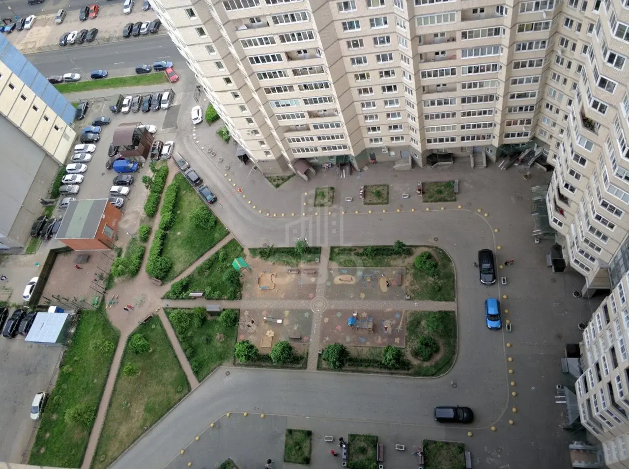 трехкомнатная квартира в Санкт-Петербурге по адресу: Сизова пр-кт., 25