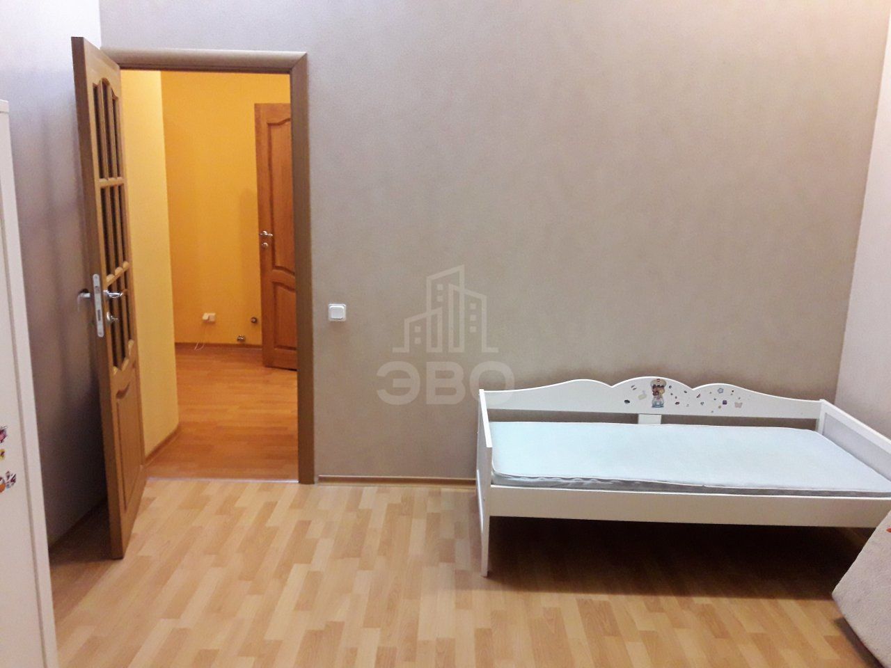 трехкомнатная квартира в Санкт-Петербурге по адресу: Константиновский проспект, 26