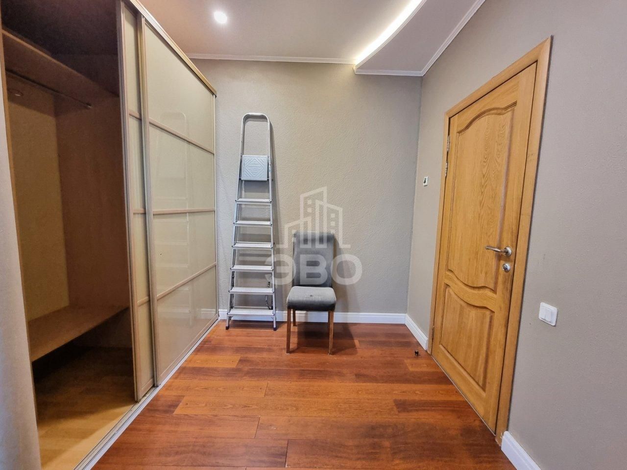 трехкомнатная квартира в Санкт-Петербурге по адресу: Константиновский проспект, 26