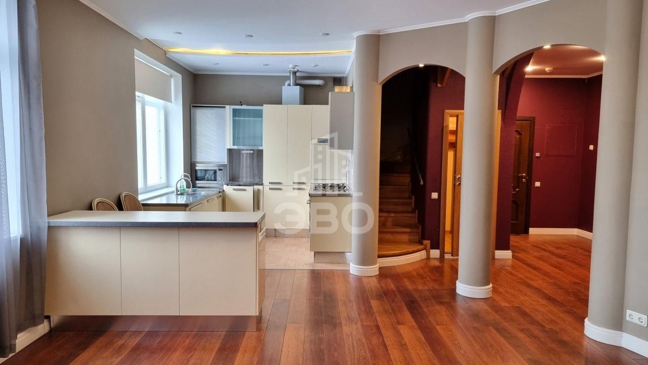 трехкомнатная квартира в Санкт-Петербурге по адресу: Константиновский проспект, 26