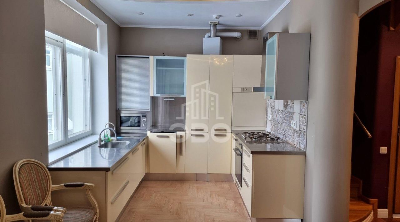 трехкомнатная квартира в Санкт-Петербурге по адресу: Константиновский проспект, 26