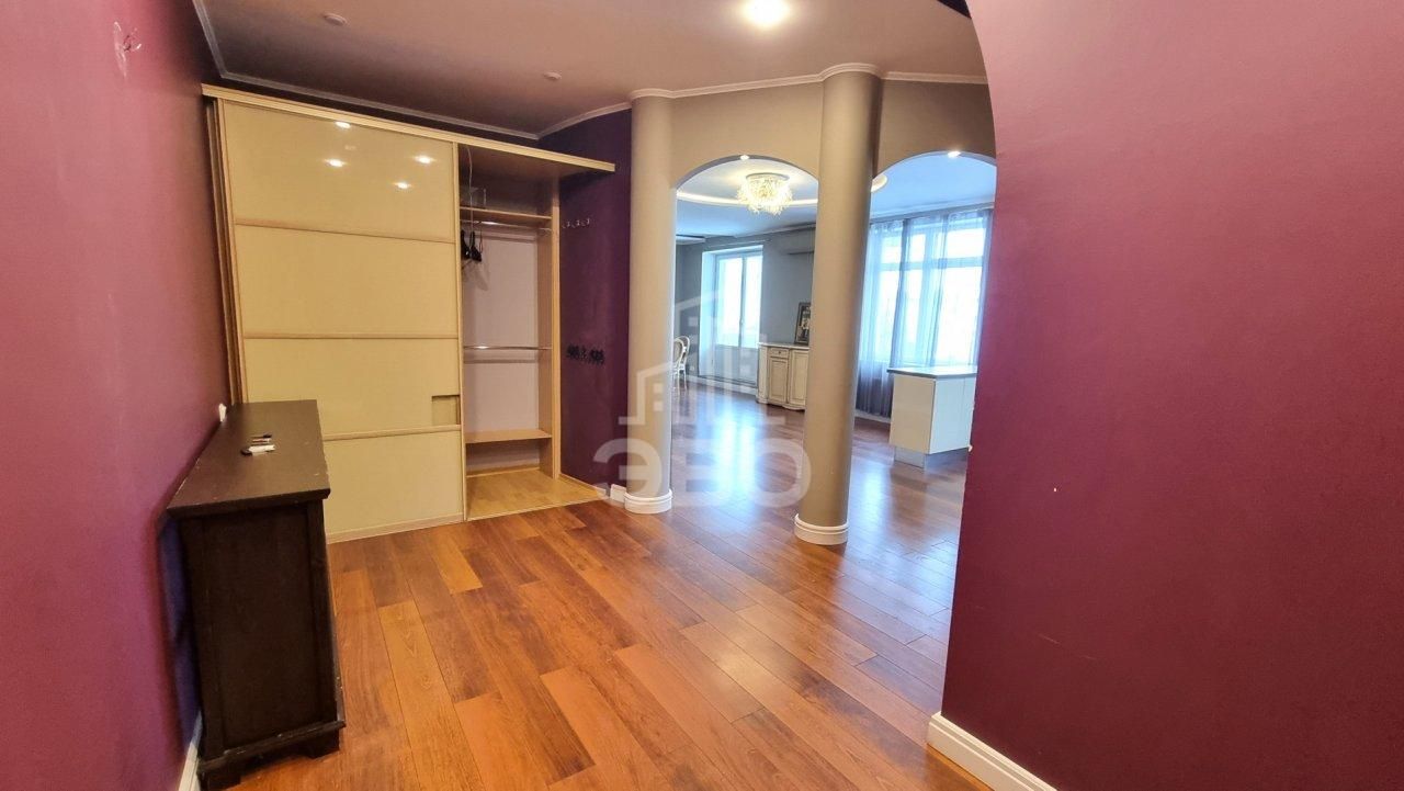 трехкомнатная квартира в Санкт-Петербурге по адресу: Константиновский проспект, 26