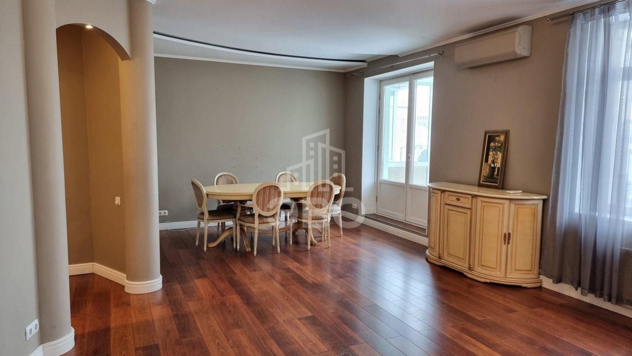 трехкомнатная квартира в Санкт-Петербурге по адресу: Константиновский проспект, 26