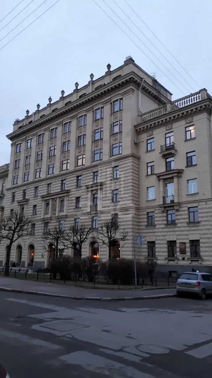 трехкомнатная квартира в Санкт-Петербурге по адресу: Суворовский пр-кт., 56