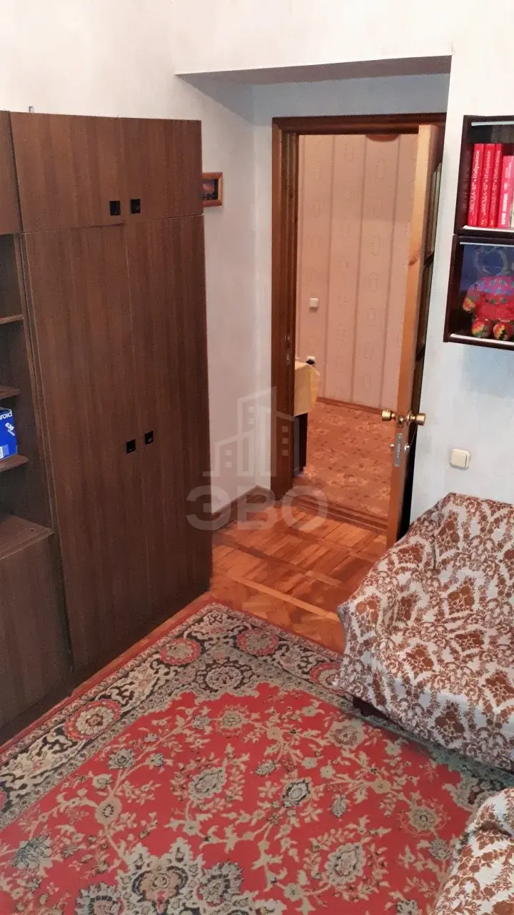 трехкомнатная квартира в Санкт-Петербурге по адресу: Суворовский пр-кт., 56