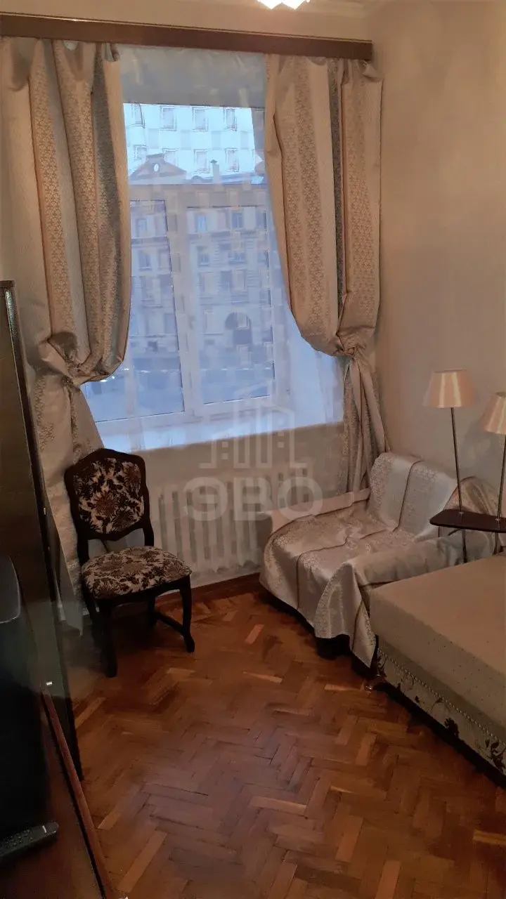 трехкомнатная квартира в Санкт-Петербурге по адресу: Суворовский пр-кт., 56