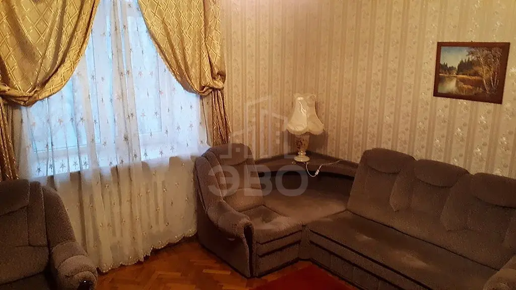 трехкомнатная квартира в Санкт-Петербурге по адресу: Суворовский пр-кт., 56