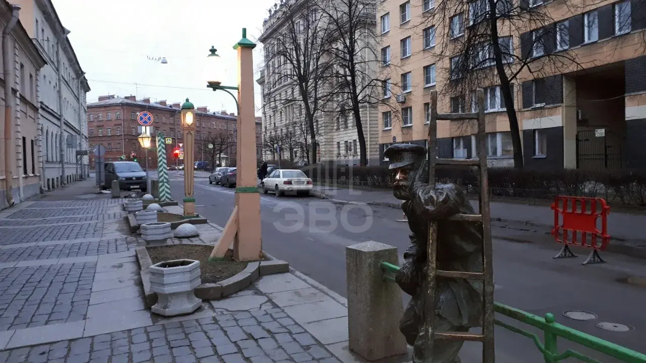 трехкомнатная квартира в Санкт-Петербурге по адресу: Суворовский пр-кт., 56