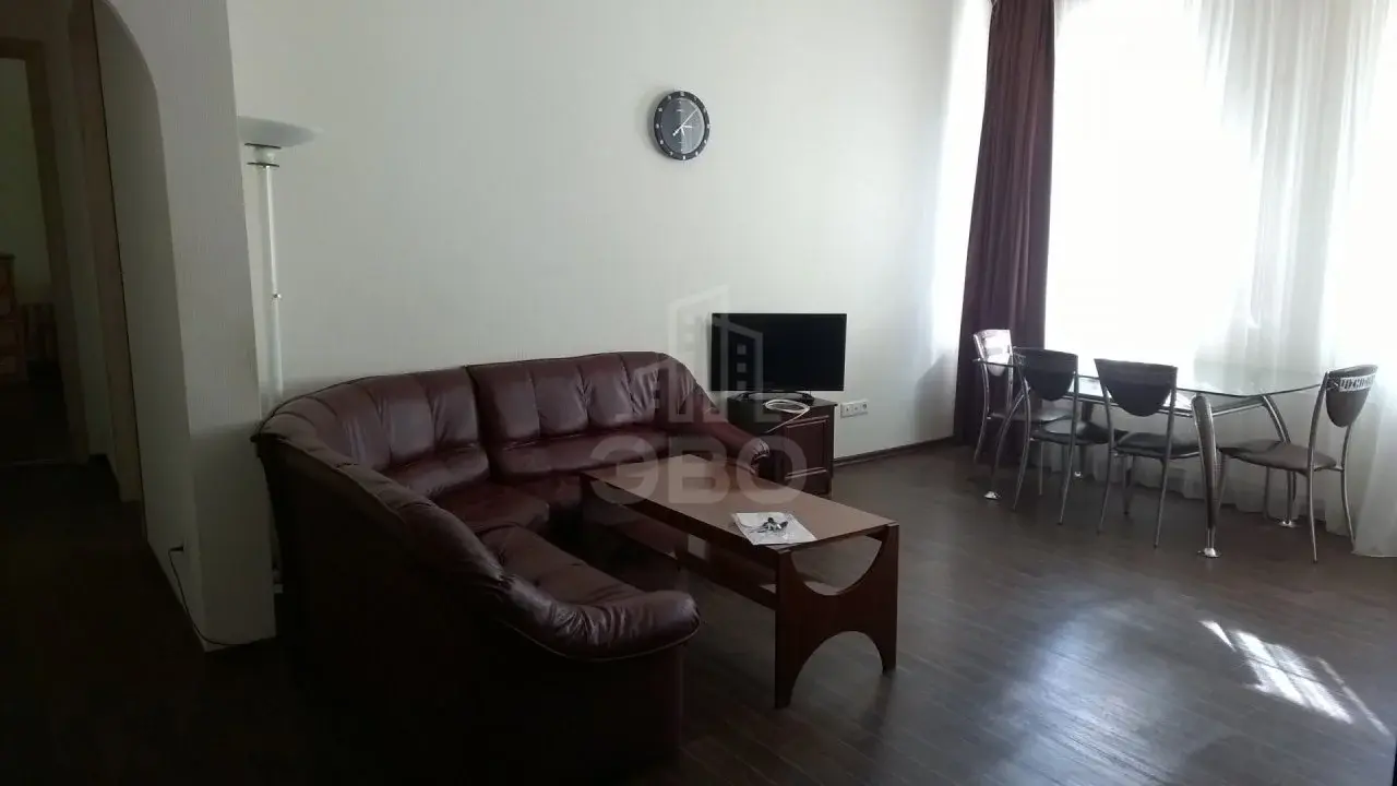 трехкомнатная квартира в Санкт-Петербурге по адресу: 8-я Советская ул., 33