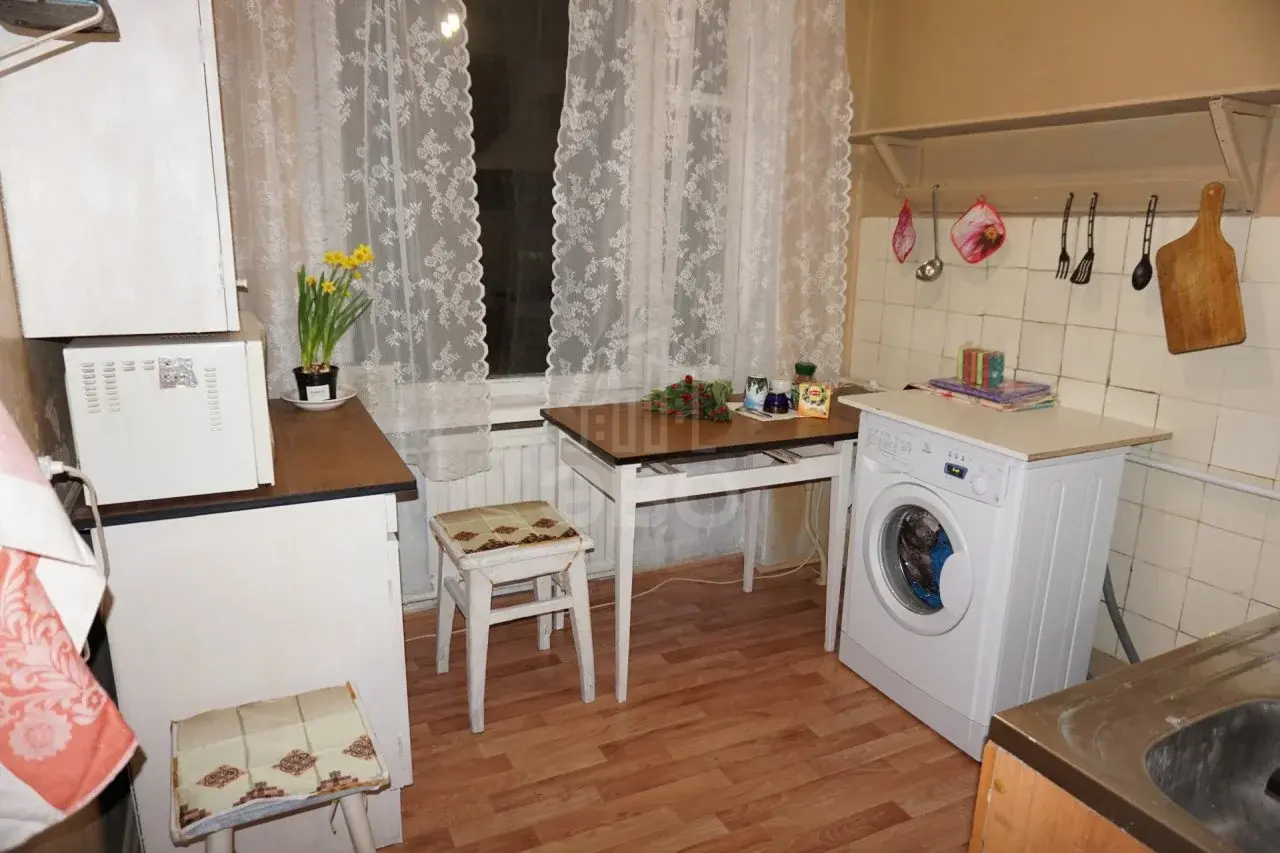 трехкомнатная квартира в Санкт-Петербурге по адресу: Ивана Фомина ул., 7
