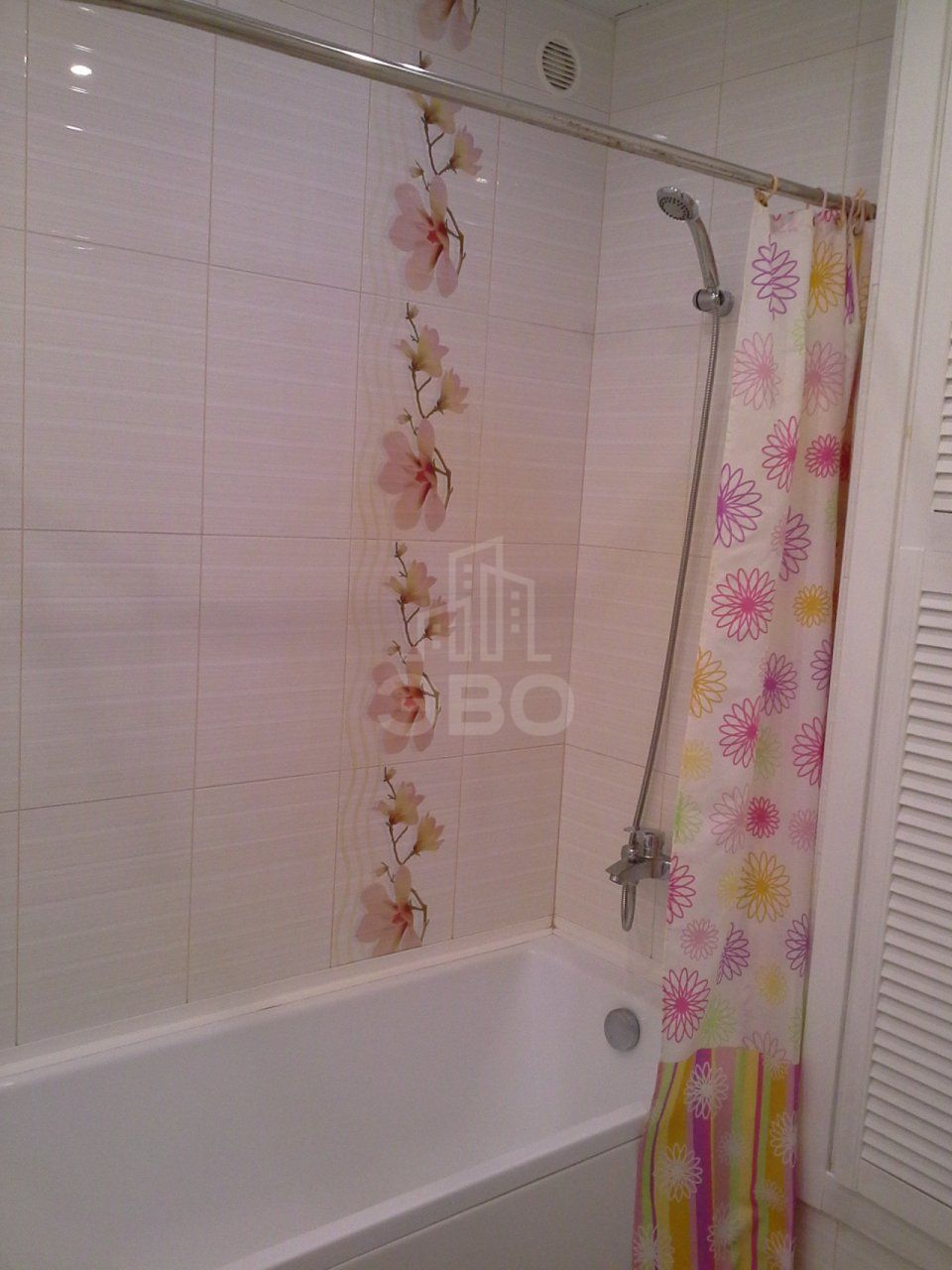 трехкомнатная квартира в Санкт-Петербурге по адресу: Кутузова наб., 30