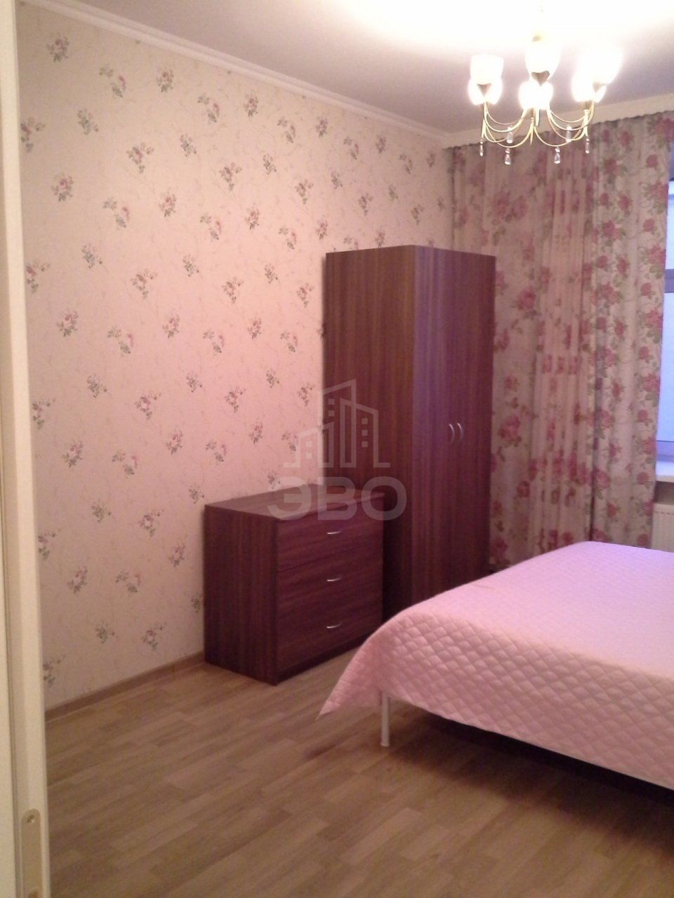 трехкомнатная квартира в Санкт-Петербурге по адресу: Кутузова наб., 30