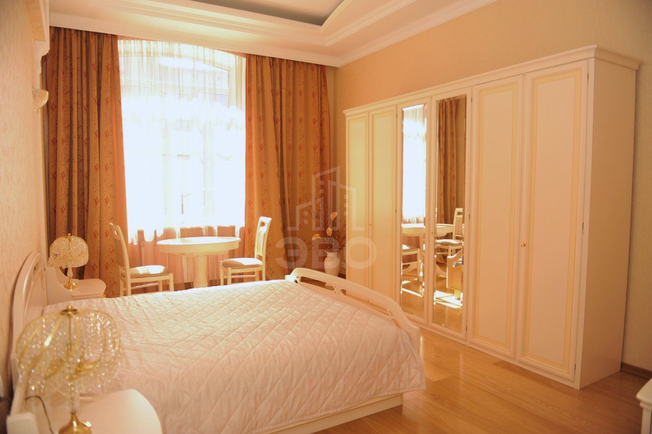 трехкомнатная квартира в Санкт-Петербурге по адресу: Виленский пер., 15