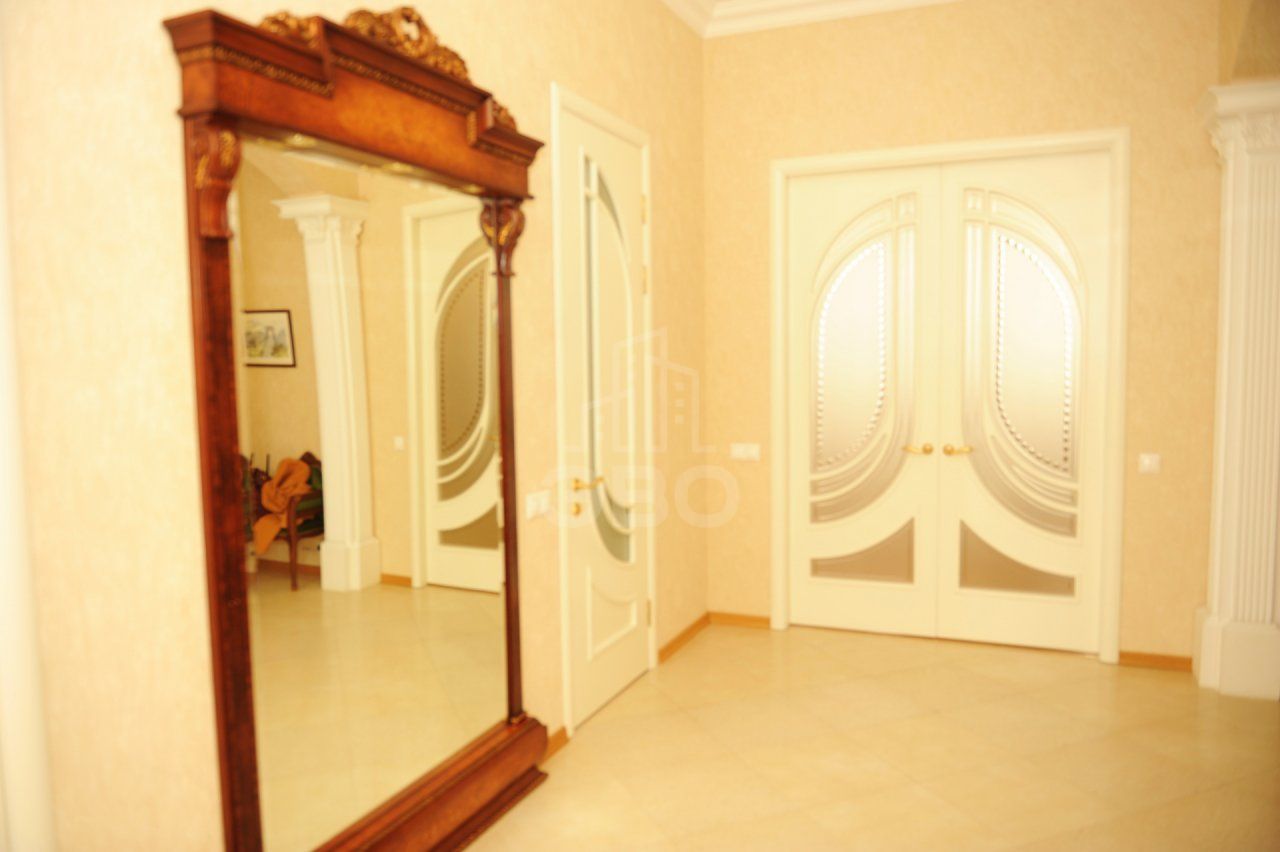 трехкомнатная квартира в Санкт-Петербурге по адресу: Виленский пер., 15