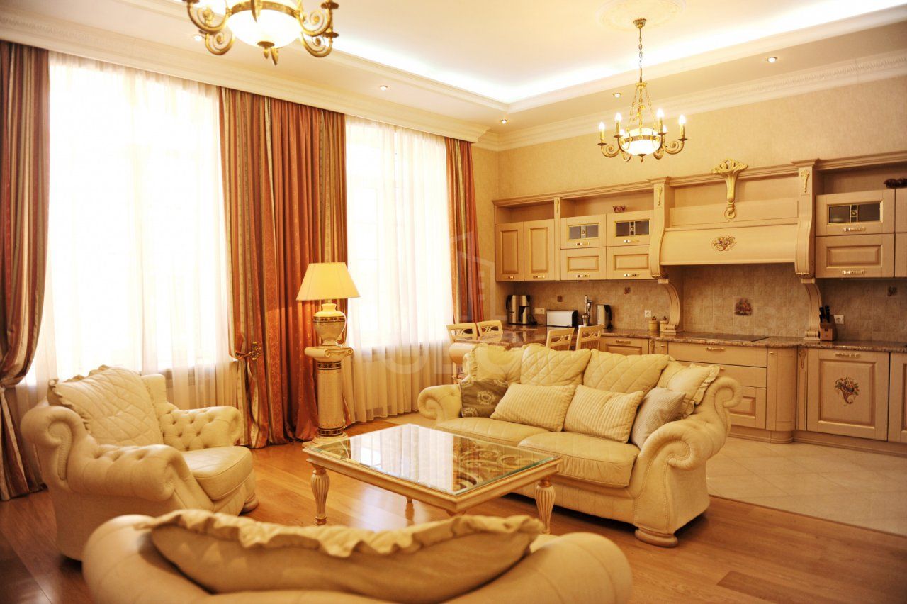 трехкомнатная квартира в Санкт-Петербурге по адресу: Виленский пер., 15