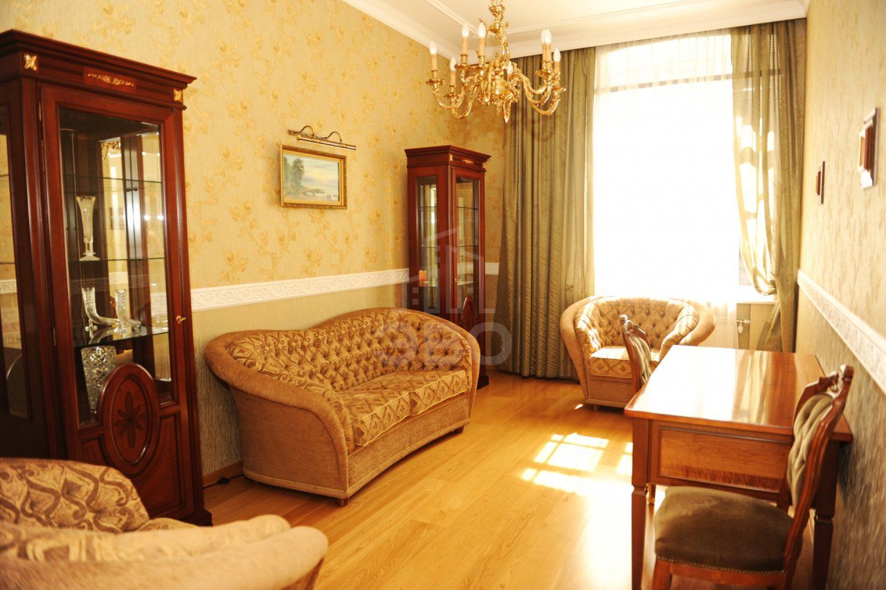 трехкомнатная квартира в Санкт-Петербурге по адресу: Виленский пер., 15