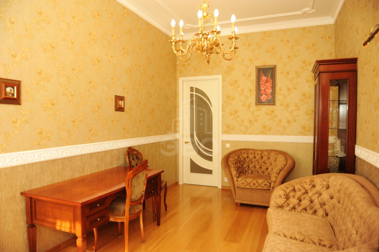 трехкомнатная квартира в Санкт-Петербурге по адресу: Виленский пер., 15