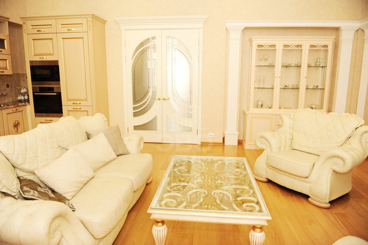 трехкомнатная квартира в Санкт-Петербурге по адресу: Виленский пер., 15