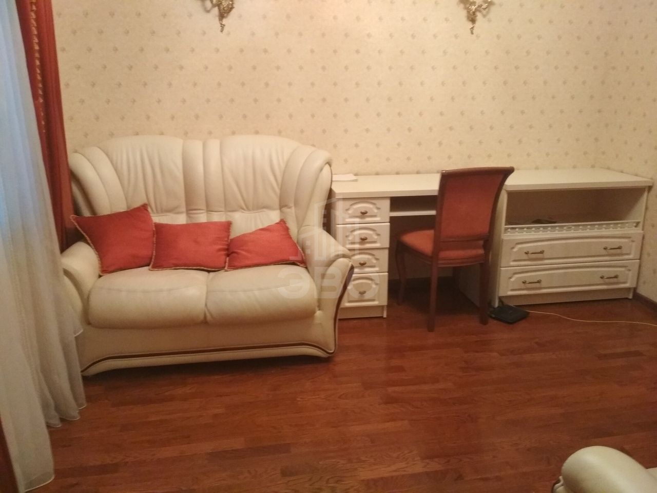 трехкомнатная квартира в Санкт-Петербурге по адресу: Олеко Дундича ул., 39, к 1