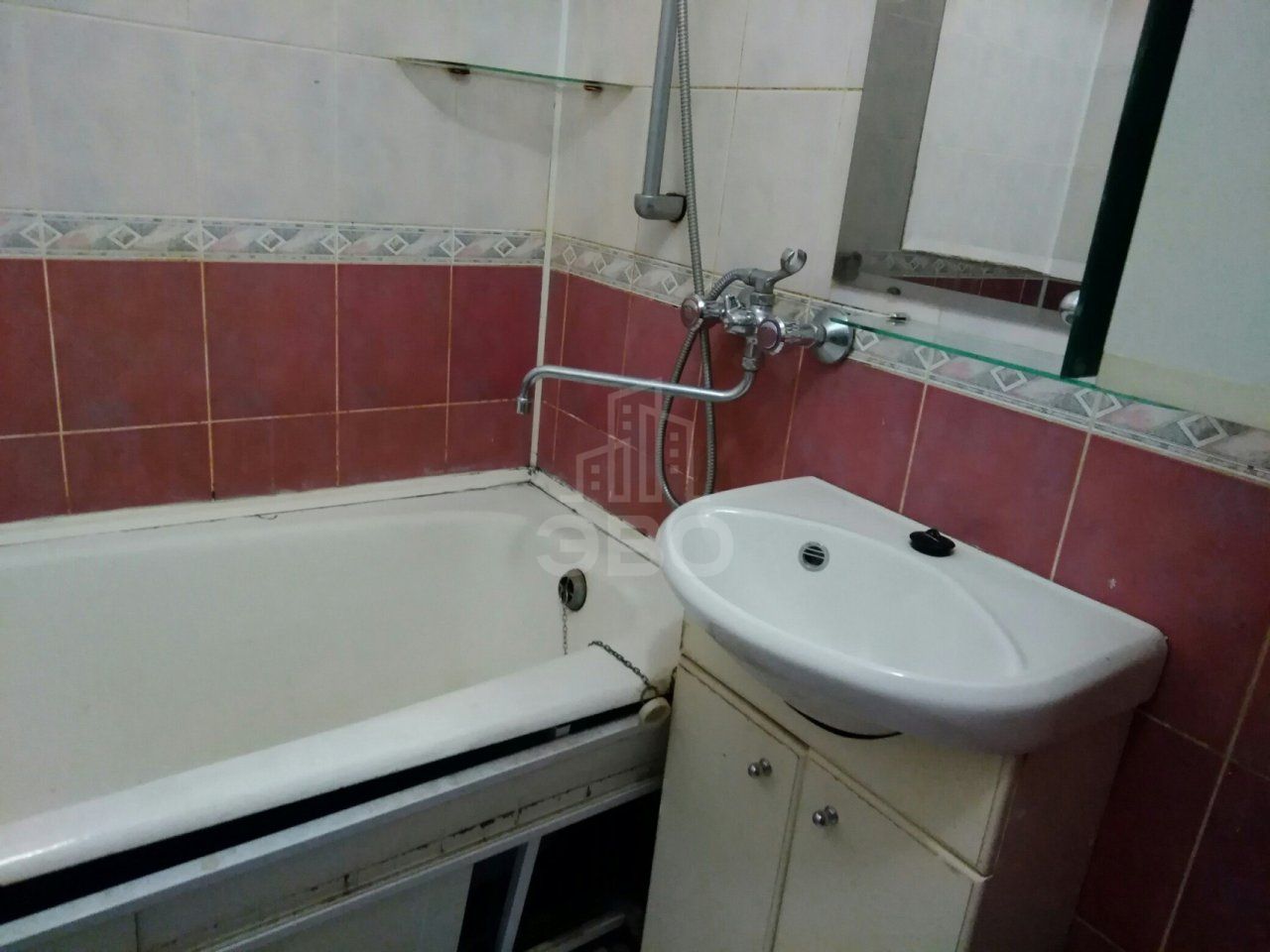 трехкомнатная квартира в Санкт-Петербурге по адресу: Олеко Дундича ул., 39, к 1