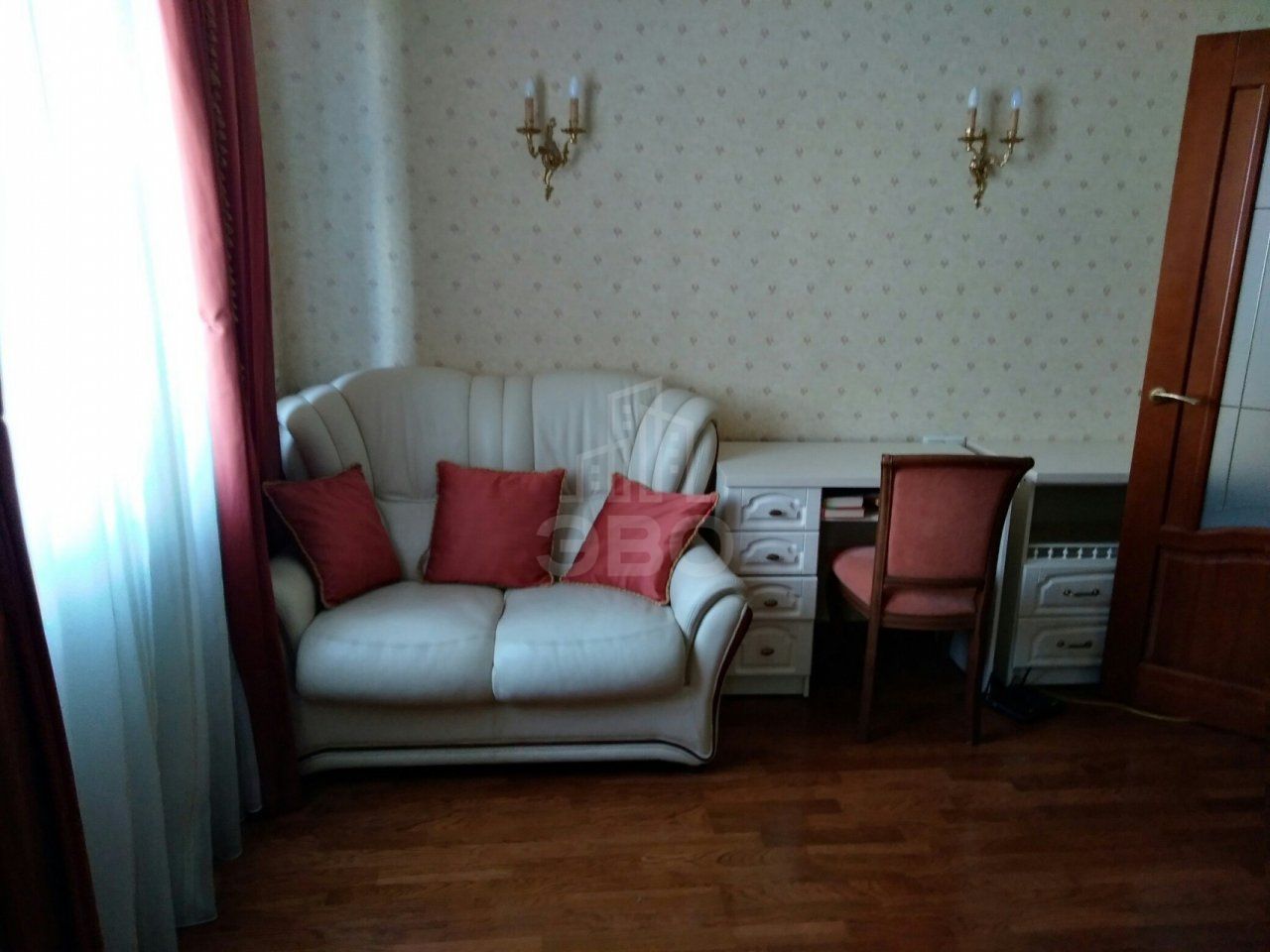 трехкомнатная квартира в Санкт-Петербурге по адресу: Олеко Дундича ул., 39, к 1