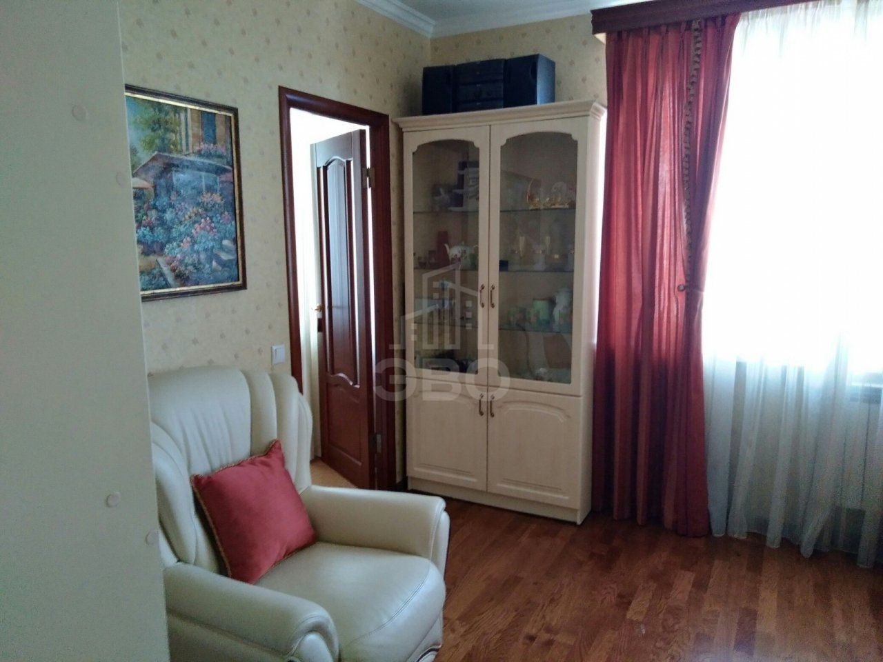 трехкомнатная квартира в Санкт-Петербурге по адресу: Олеко Дундича ул., 39, к 1