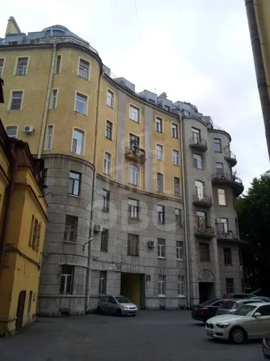 трехкомнатная квартира в Санкт-Петербурге по адресу: ул. Писарева д 10