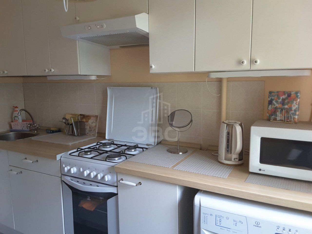 однокомнатная квартира в Санкт-Петербурге по адресу: Новоизмайловский проспект, 22, к 1